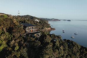 Exterior - Cliff Edge by the Sea (Opua)