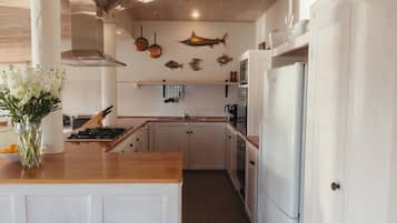 Classic Apartment, Multiple Beds, Non Smoking, Ocean View | Private kitchen
