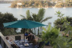 Classic-Apartment, Mehrere Betten, Nichtraucher, Meerblick | Terrasse/Patio
