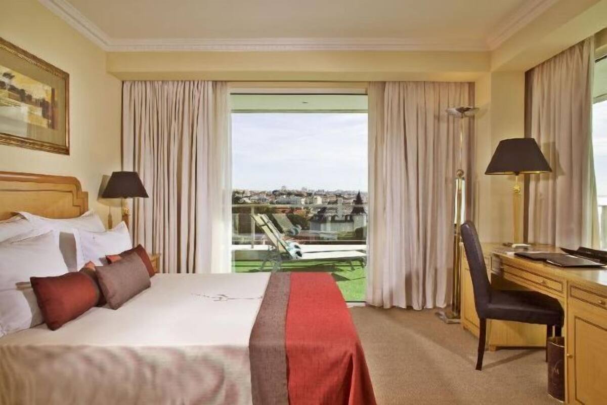 Free minibar items, in-room safe, desk, laptop workspace