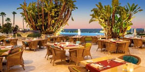 2 restaurants, breakfast served - Hotel Cascais Miragem (Cascais)