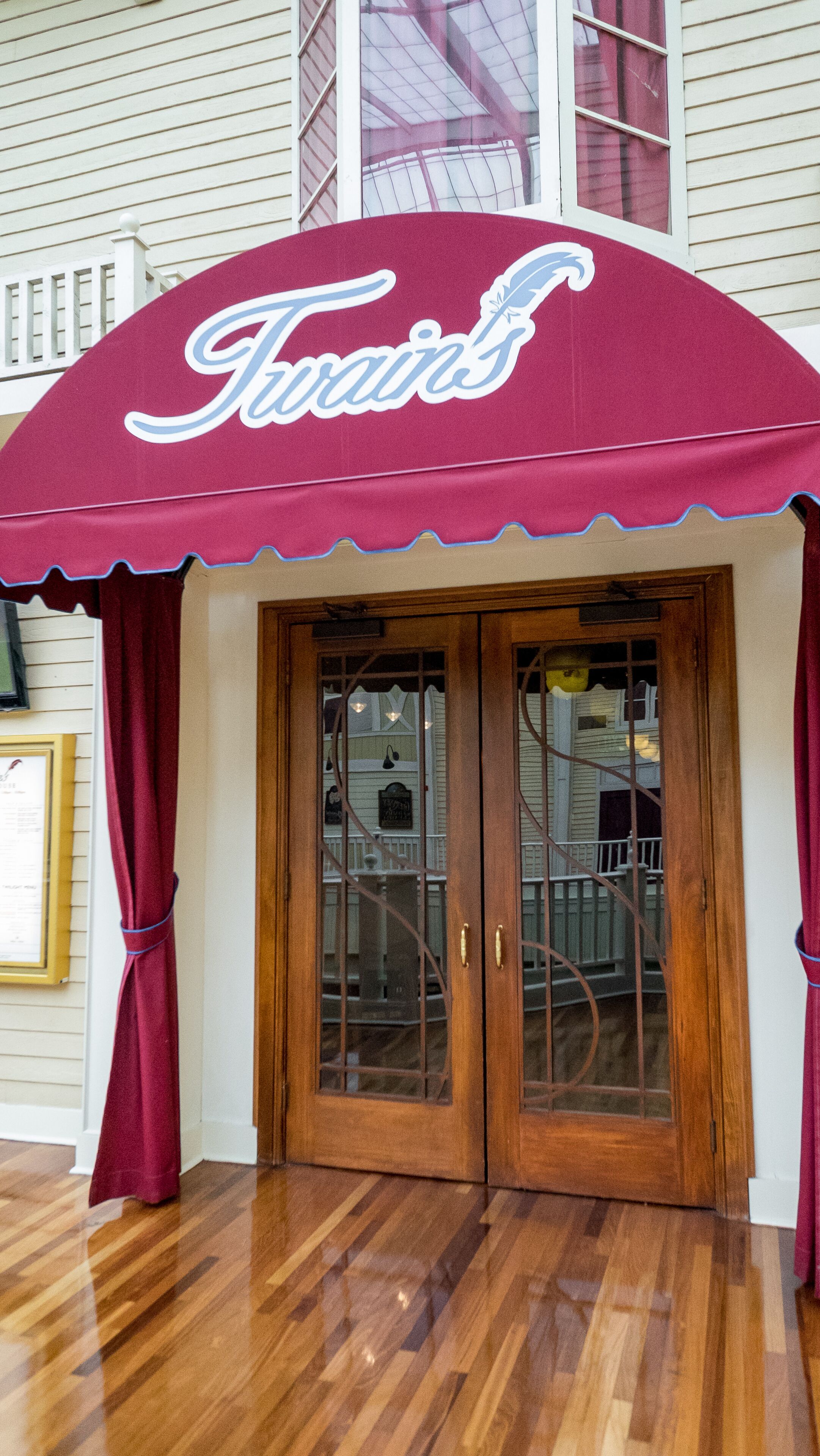 3 restaurants, breakfast served