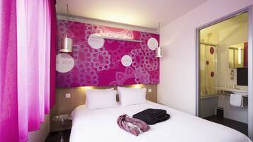 Laptop workspace, soundproofing, iron/ironing board, free WiFi