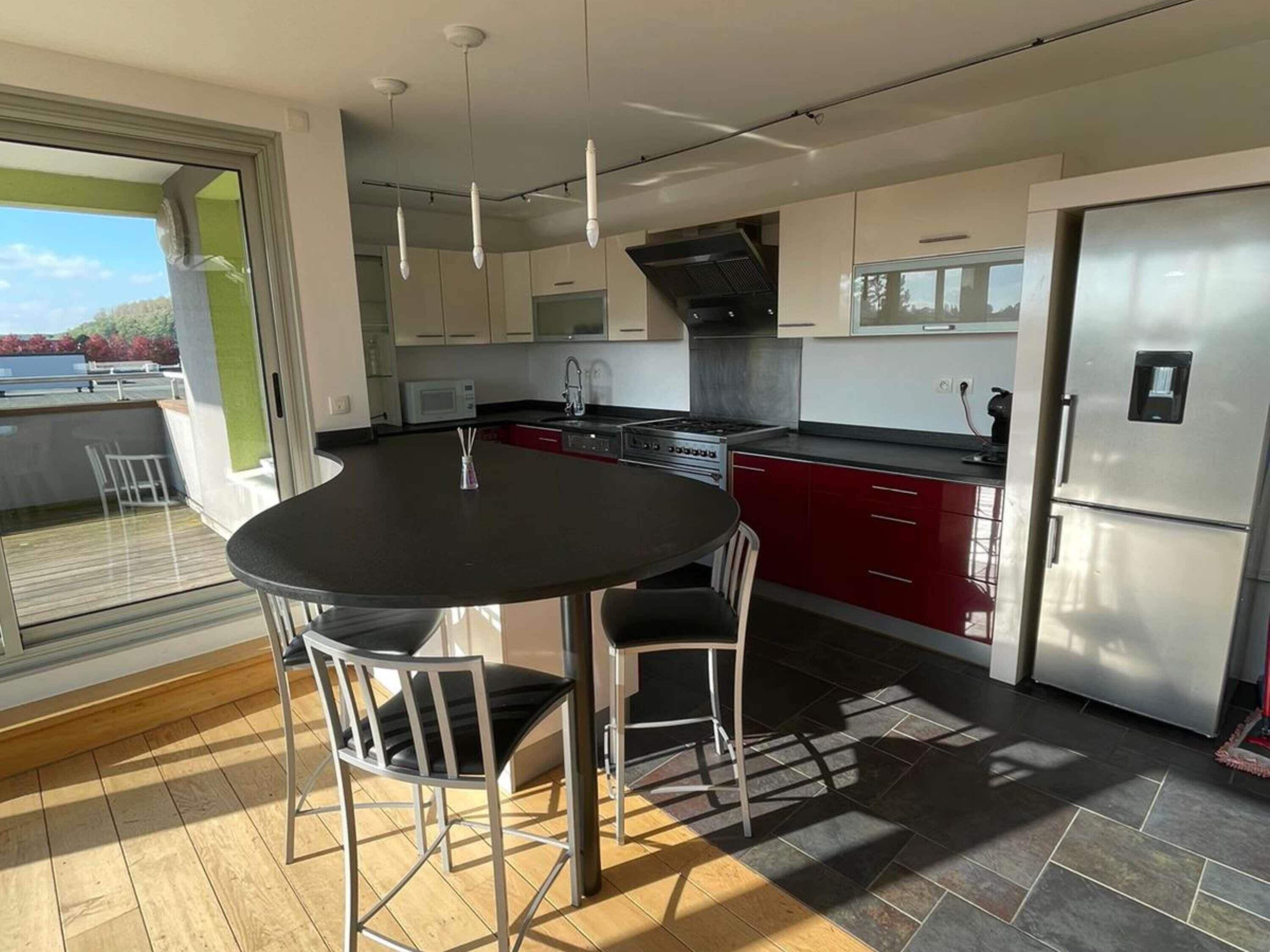 Apartment, 2 Schlafzimmer, Küche | Laptopgeeigneter Arbeitsplatz, schallisolierte Zimmer