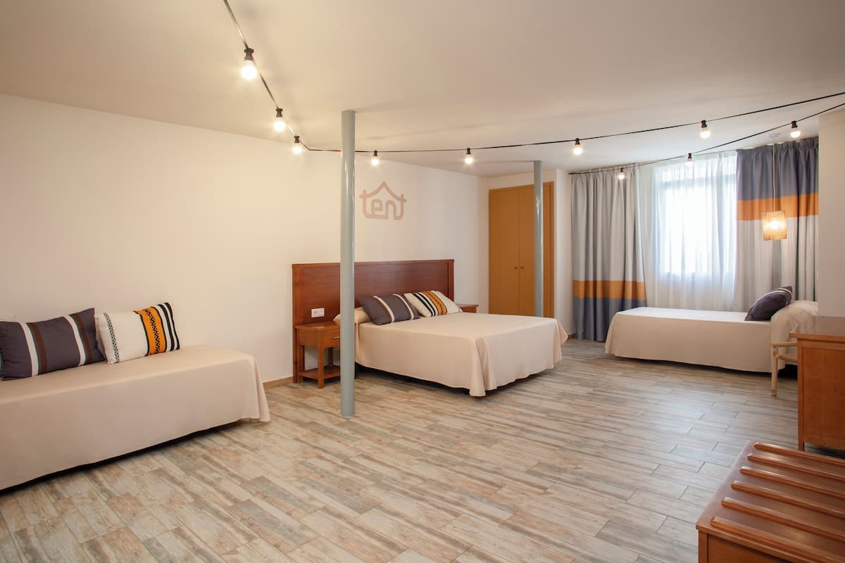 家庭客房 (Bed & Unlimited Brunch) | 手提電腦工作空間、遮光窗簾/窗簾、熨斗/熨衫板、免費嬰兒床