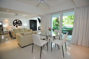 Studio Deluxe | In-room dining - Siam Palm Residence (Patong)