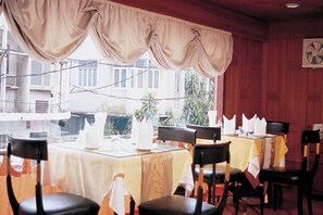Dining - Silom City Hotel (Bangkok)