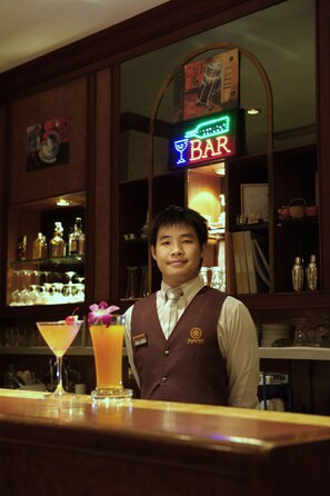 Bar (on property) - Silom City Hotel (Bangkok)