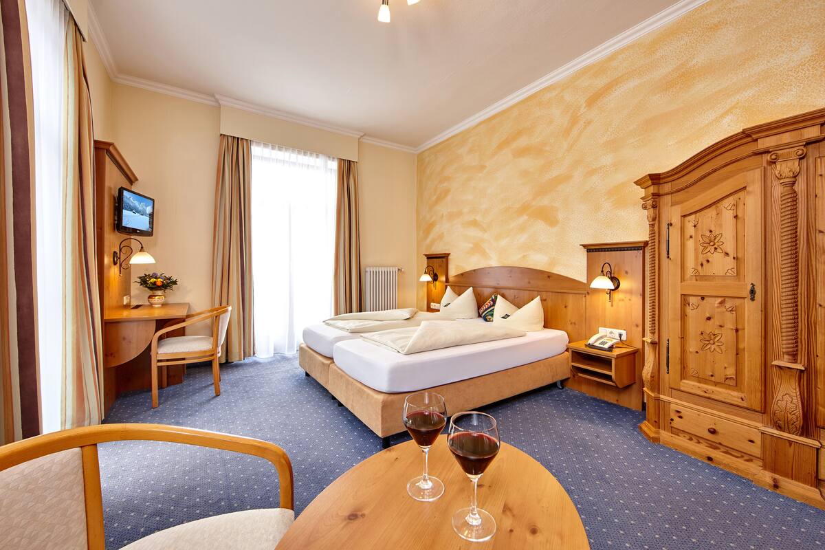 Double Room | Minibar, in-room safe, desk, blackout curtains