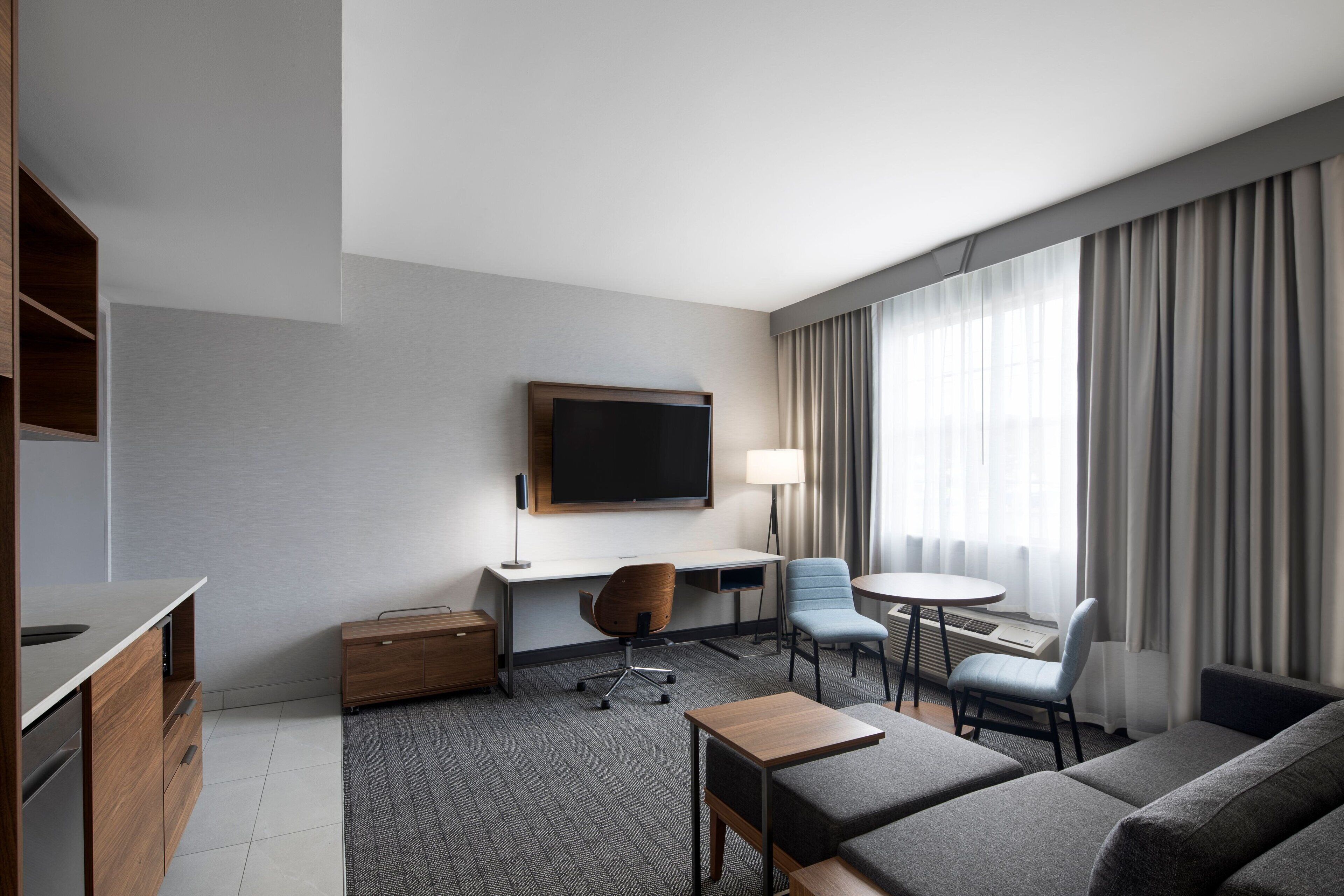 suite, 1 bedroom, non smoking (harbour view) | premium bedding, pillow-top beds, desk, blackout curtains