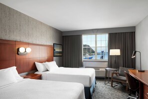 Ropa de cama de alta calidad, colchones con pillow-top y escritorio