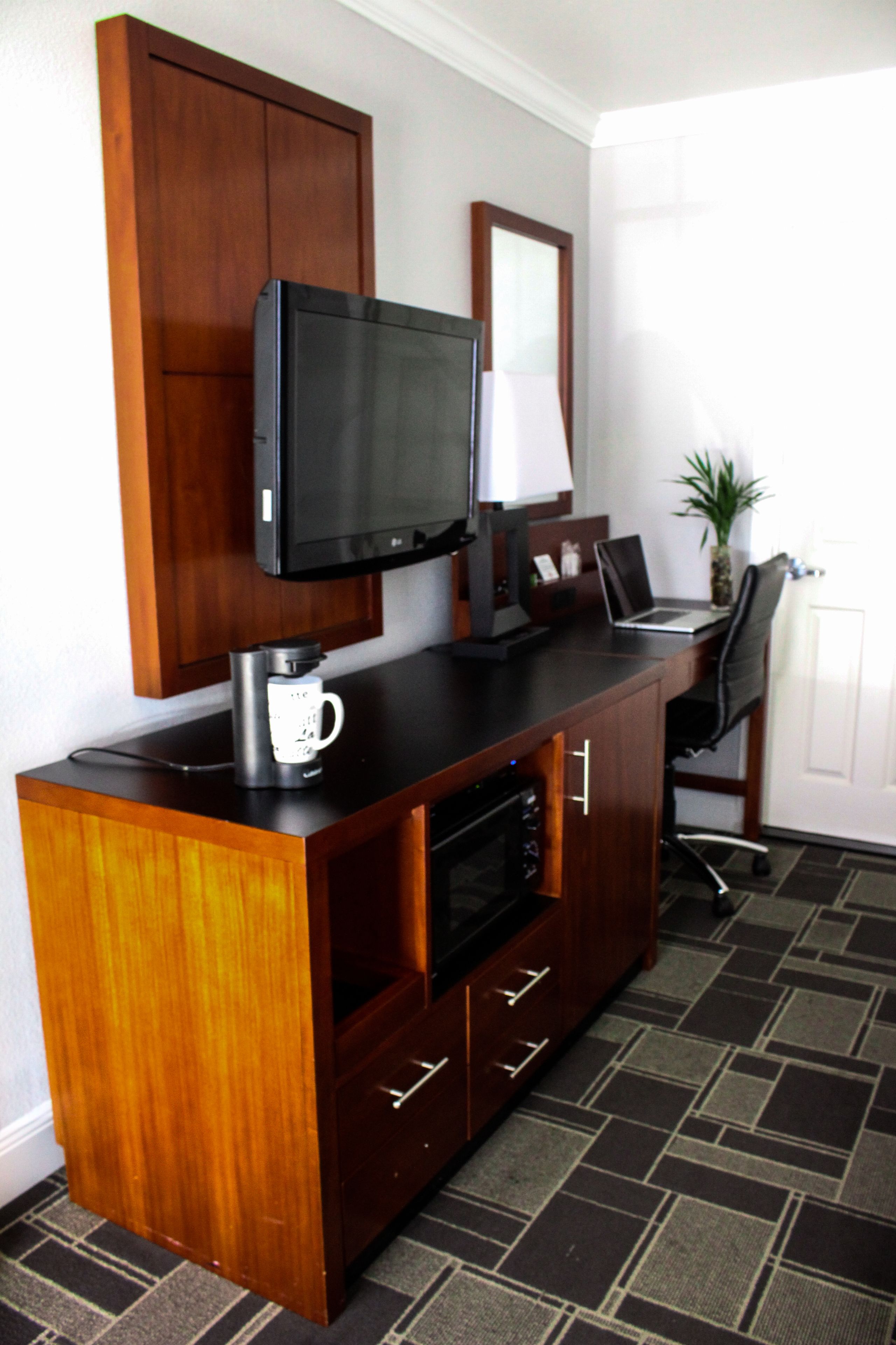 Desk, laptop workspace, iron/ironing board, free WiFi