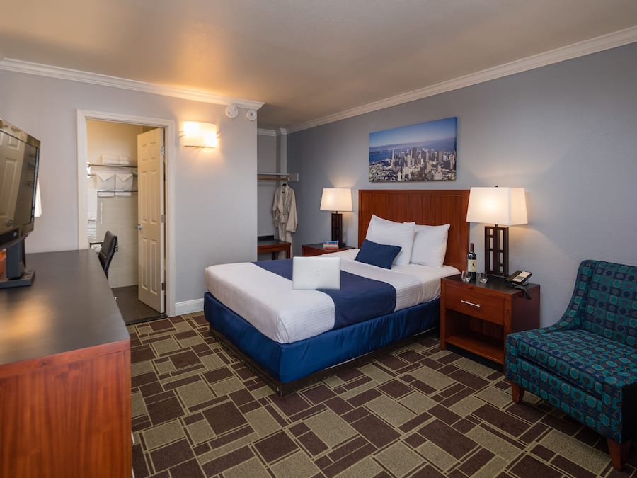 Desk, laptop workspace, iron/ironing board, free WiFi