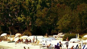 Buceo, ski acuático, paseos en botes de motor y bote de remos o canoa