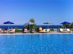 Seasonal outdoor pool - Nautilus (Corfu)