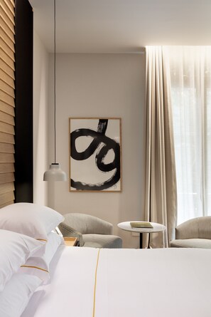 Premium bedding, down comforters, minibar, in-room safe - Hotel Casa Elliot (Barcelona)