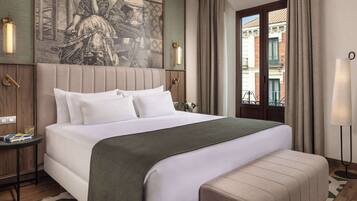 Minibar, két bảo mật tại phòng, bàn, màn/rèm cản sáng