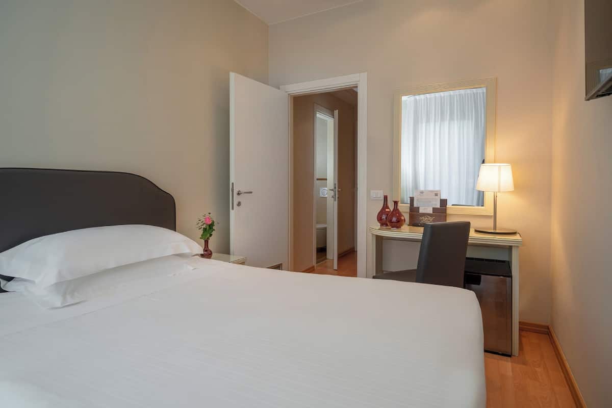 Premium bedding, down duvets, minibar, in-room safe