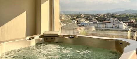 Espace de soins pour les couples, sauna, bain Ă remous, hammam