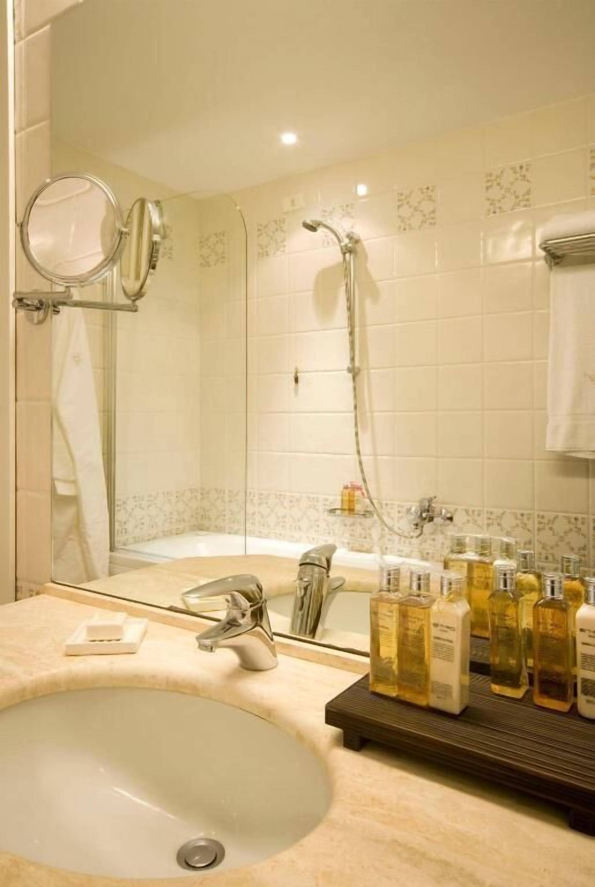 Photo - National Hotel