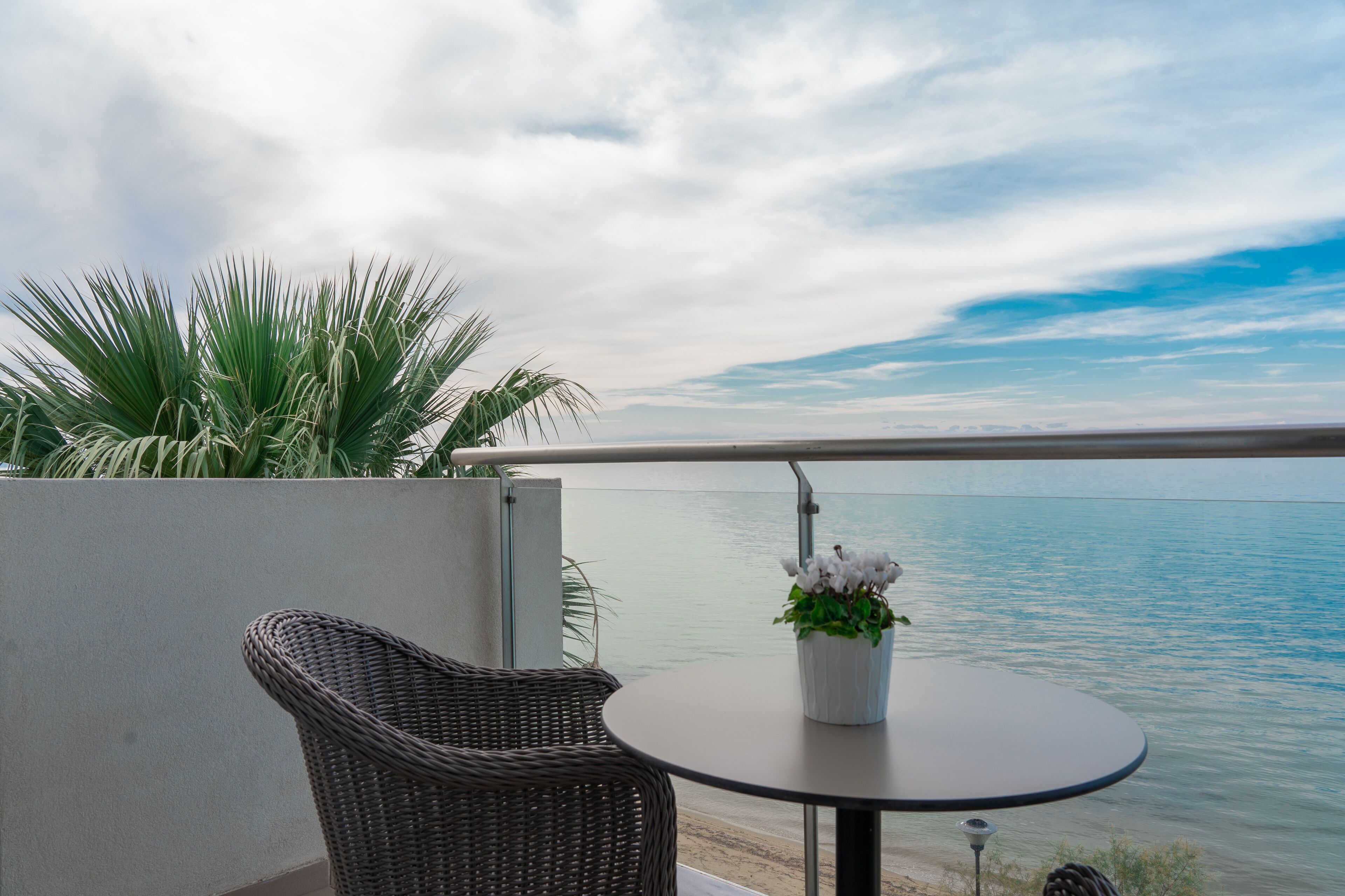 Nereid COCO-MAT Room Front Sea View | Minibar, caja fuerte, escritorio y cortinas opacas