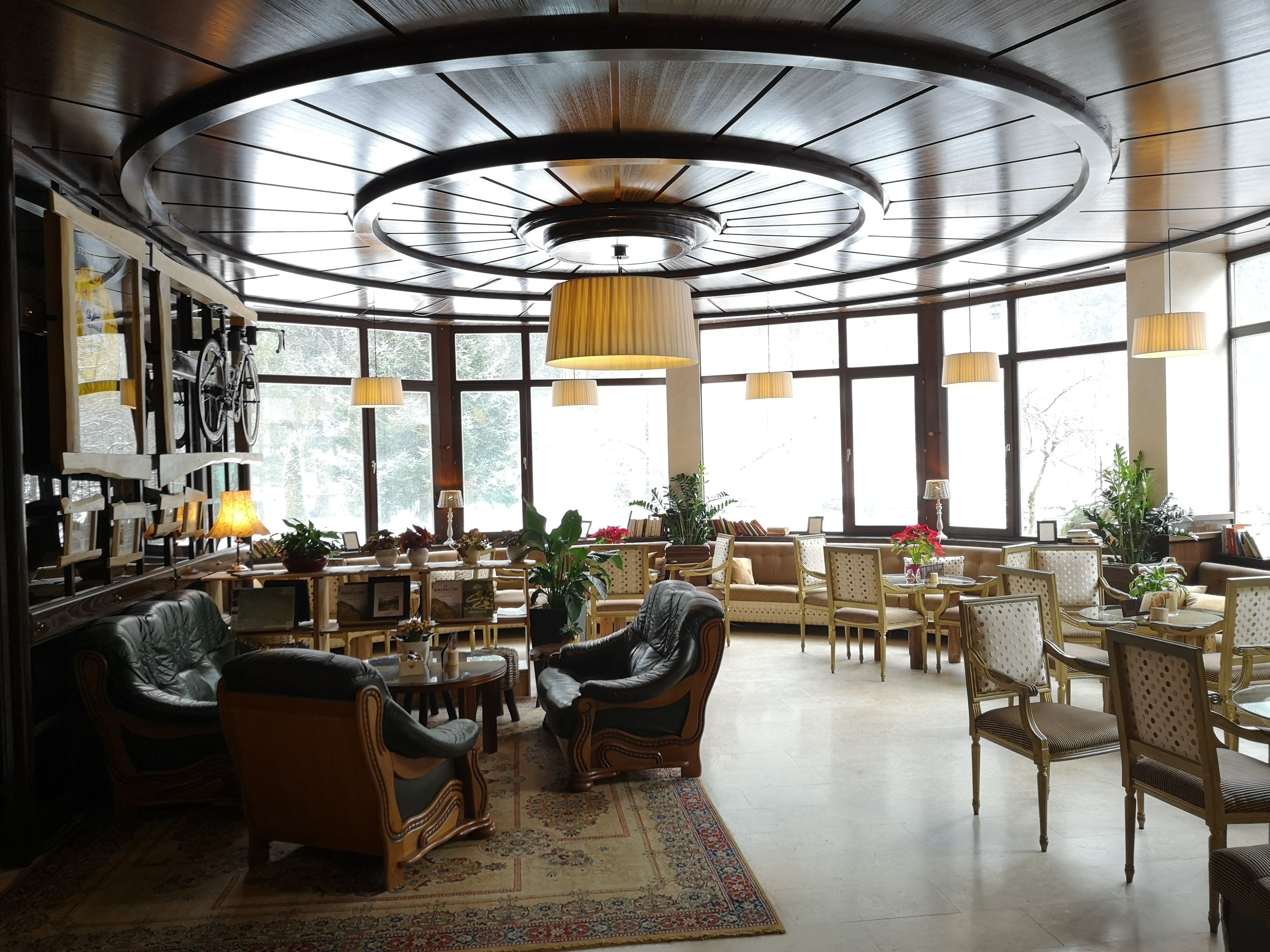 Lobby lounge