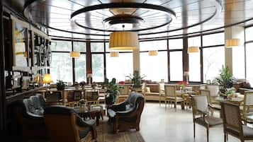 Lobby lounge