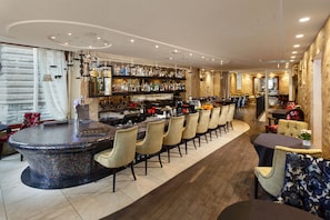 Bar (trong khuôn viên)