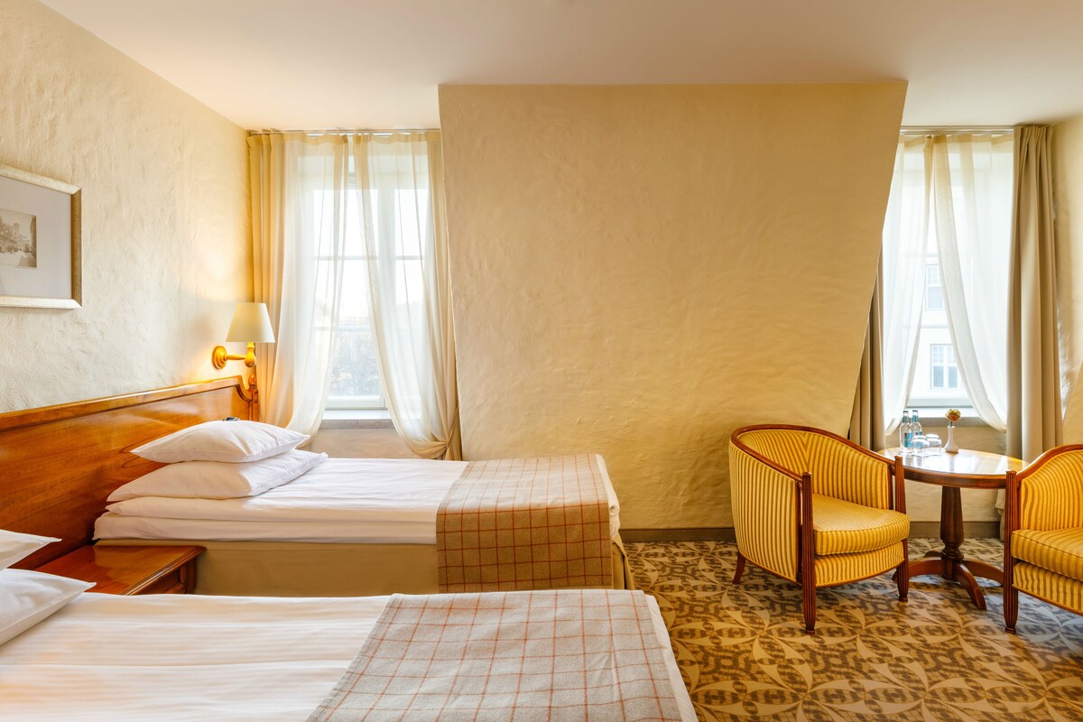 Classic Twin Room, 2 Single Beds | Minibar, in-room safe, desk, blackout curtains