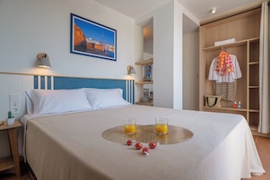 客房 (CLUB 1 Habitacion) | 特色装修、特色家居、遮光窗帘、婴儿床