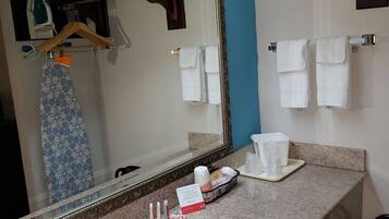 Standard Double Room, 2 Double Beds, Smoking | Bathroom amenities | Bathtub, hair dryer, towels