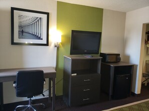 標準客房, 1 張加大雙人床, 非吸煙房 | 書桌、遮光布/窗簾、熨斗/熨衣板、折疊床/加床