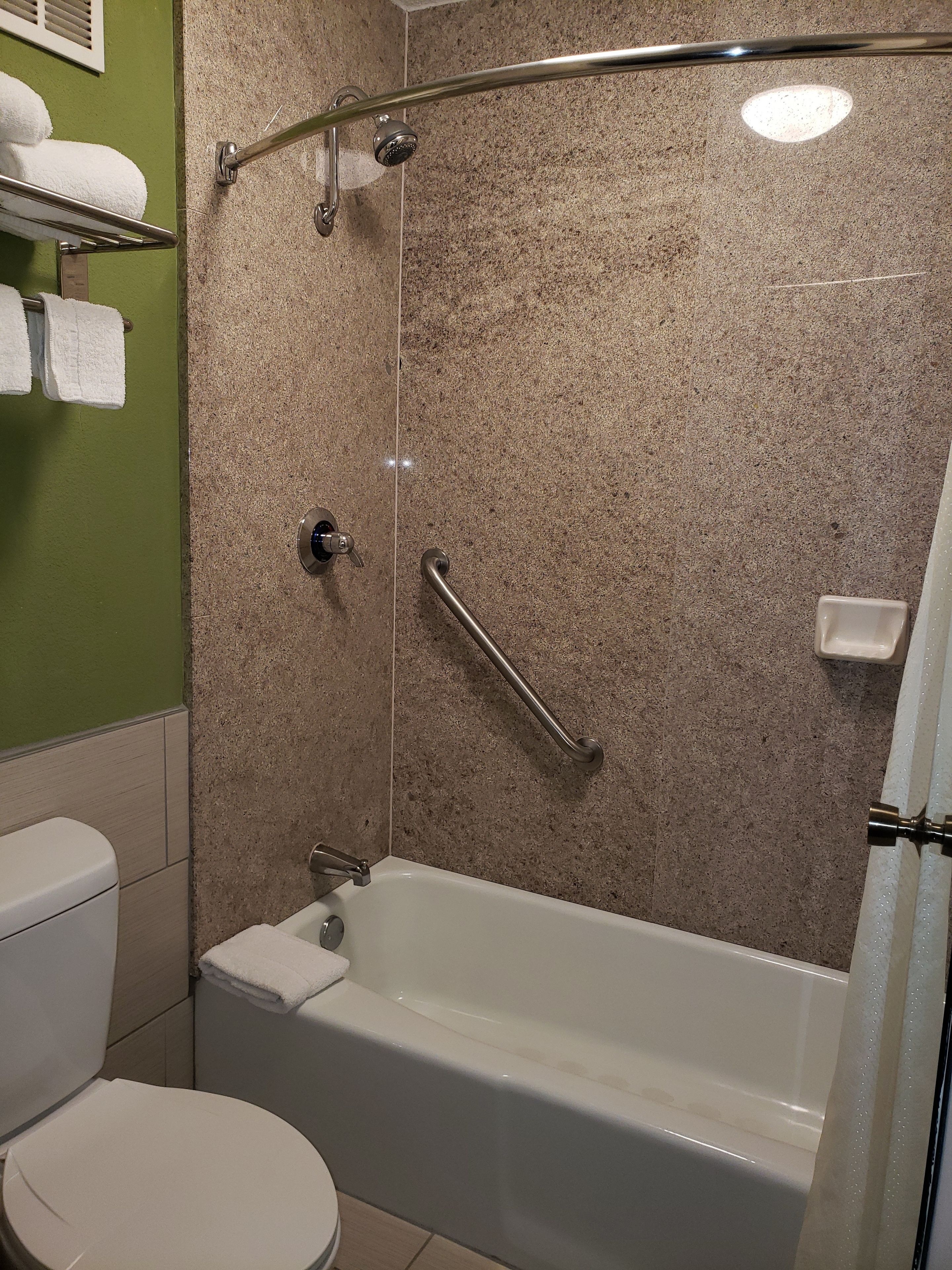 Standard Room, 1 Queen Bed, Non Smoking | Bathroom | Bathtub, hair dryer, towels