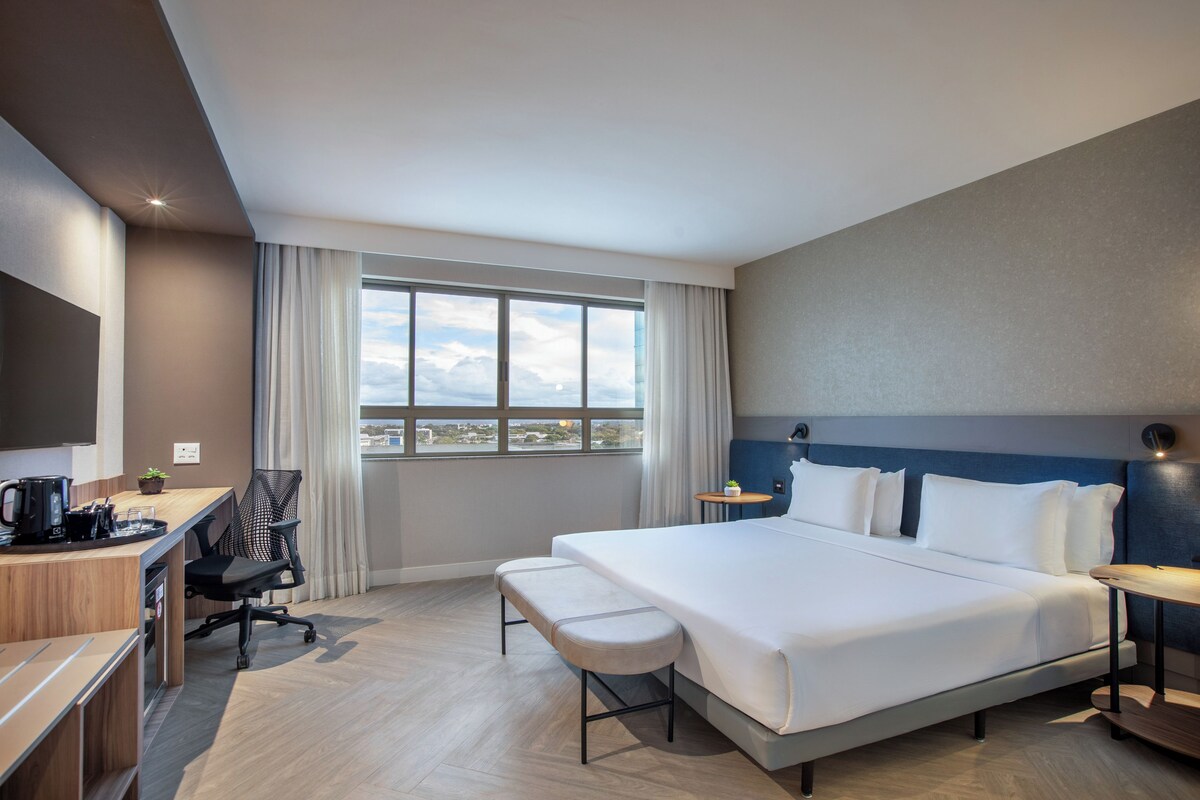 Accessible Premium King Room | City view