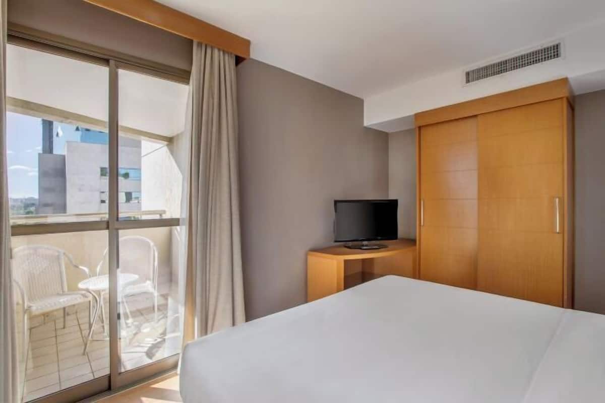 Hypoallergeen beddengoed, een minibar, een kluis op de kamer