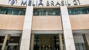 A modern building with the sign "MELIA BRASIL 21" indicating a hotel. - Melia Brasil 21 (Brasília)