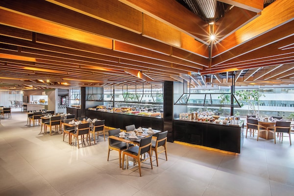 Café da manhã com buffet grátis todos os dias