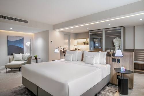 Grand-Zimmer (The Level Premium)