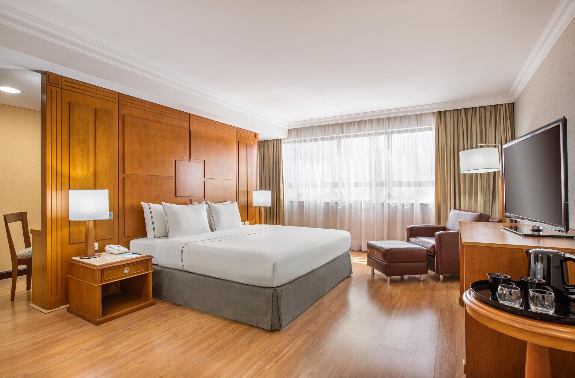 Hypo-allergenic bedding, minibar, in-room safe, individually decorated