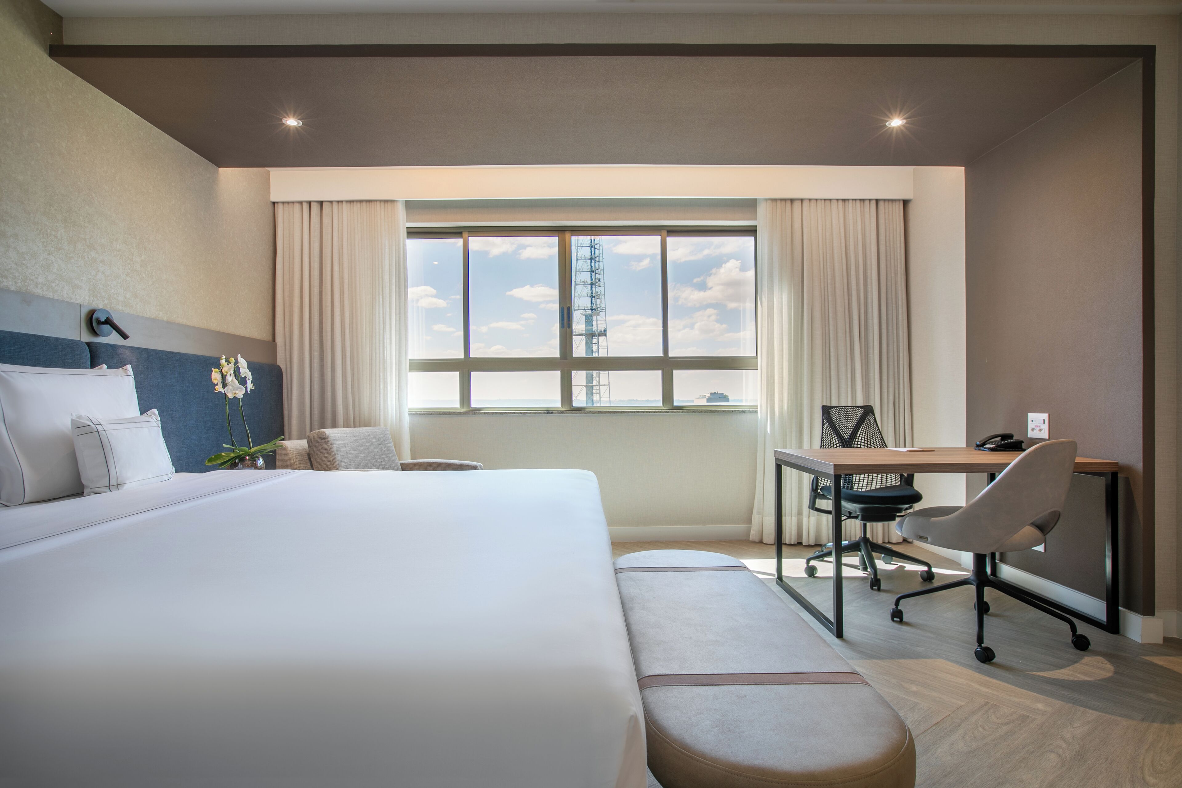 The Level Premium | Hypo-allergenic bedding, minibar, in-room safe, individually decorated