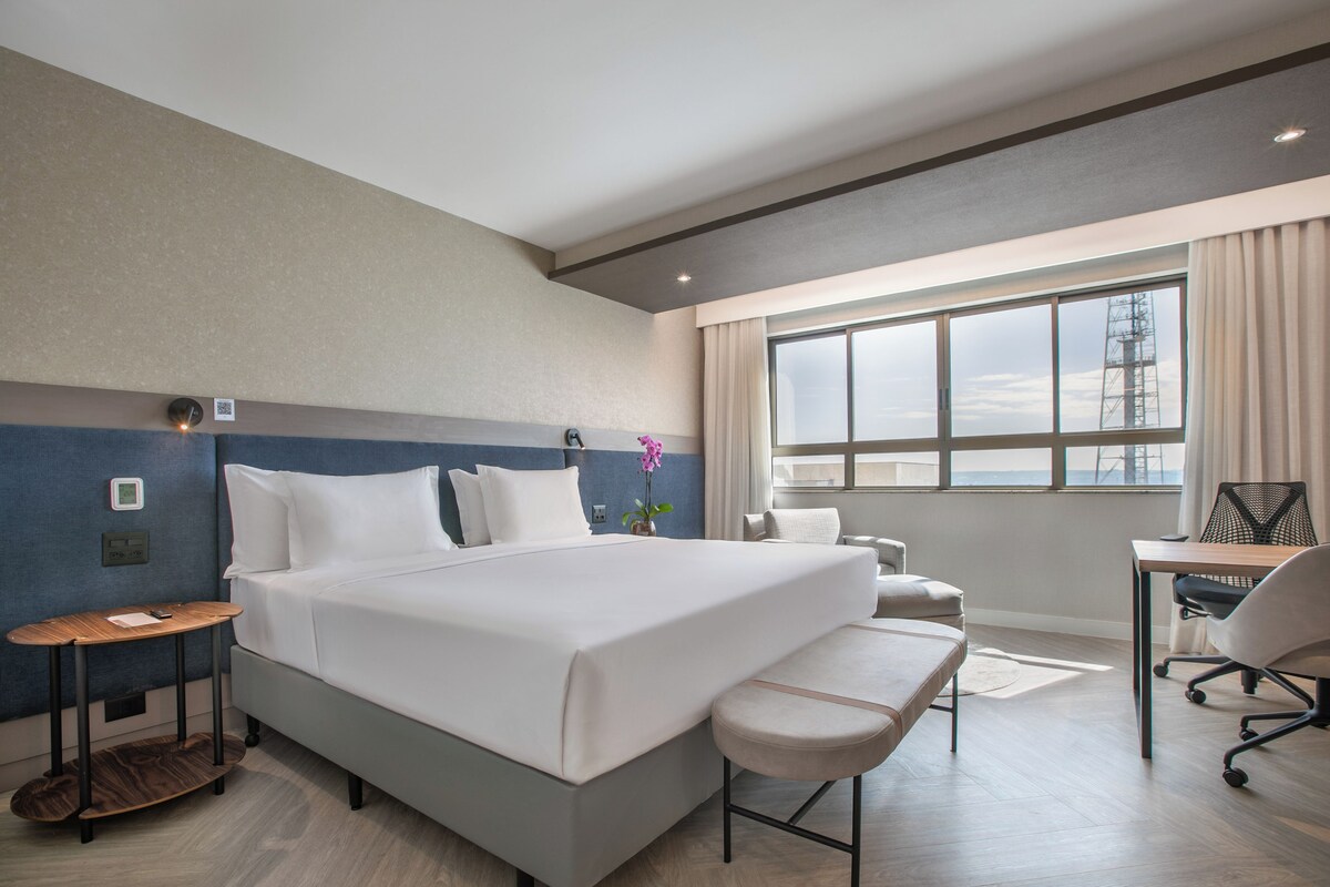 Habitación Premium, 1 cama de matrimonio grande | Minibar, caja fuerte, escritorio y espacio para trabajar con un portátil