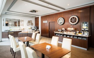 Morgenmadsbuffet hver dag (15 EUR pr. person)