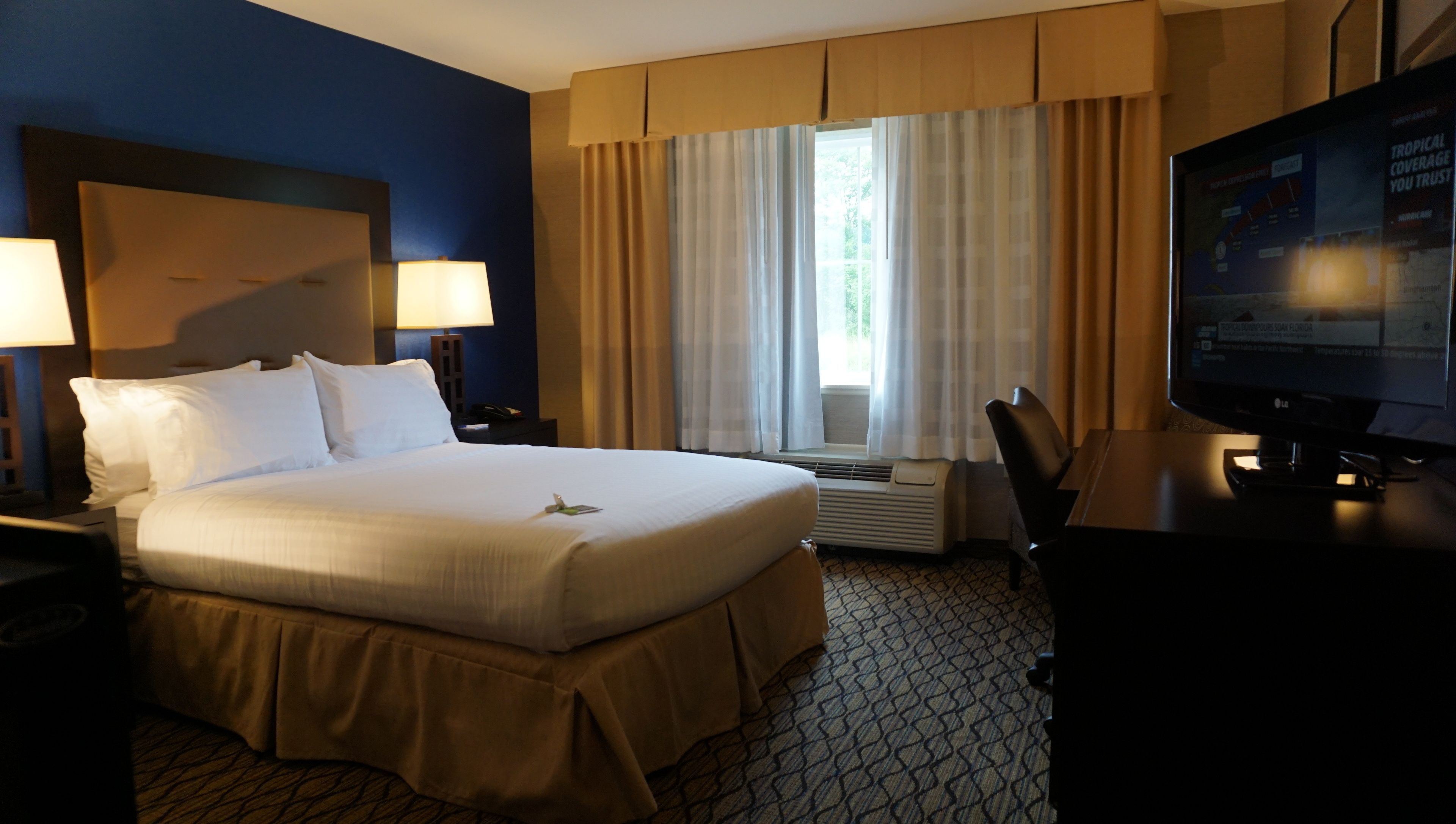 standard room, 1 queen bed | 2 bedrooms, in-room safe, desk, blackout curtains