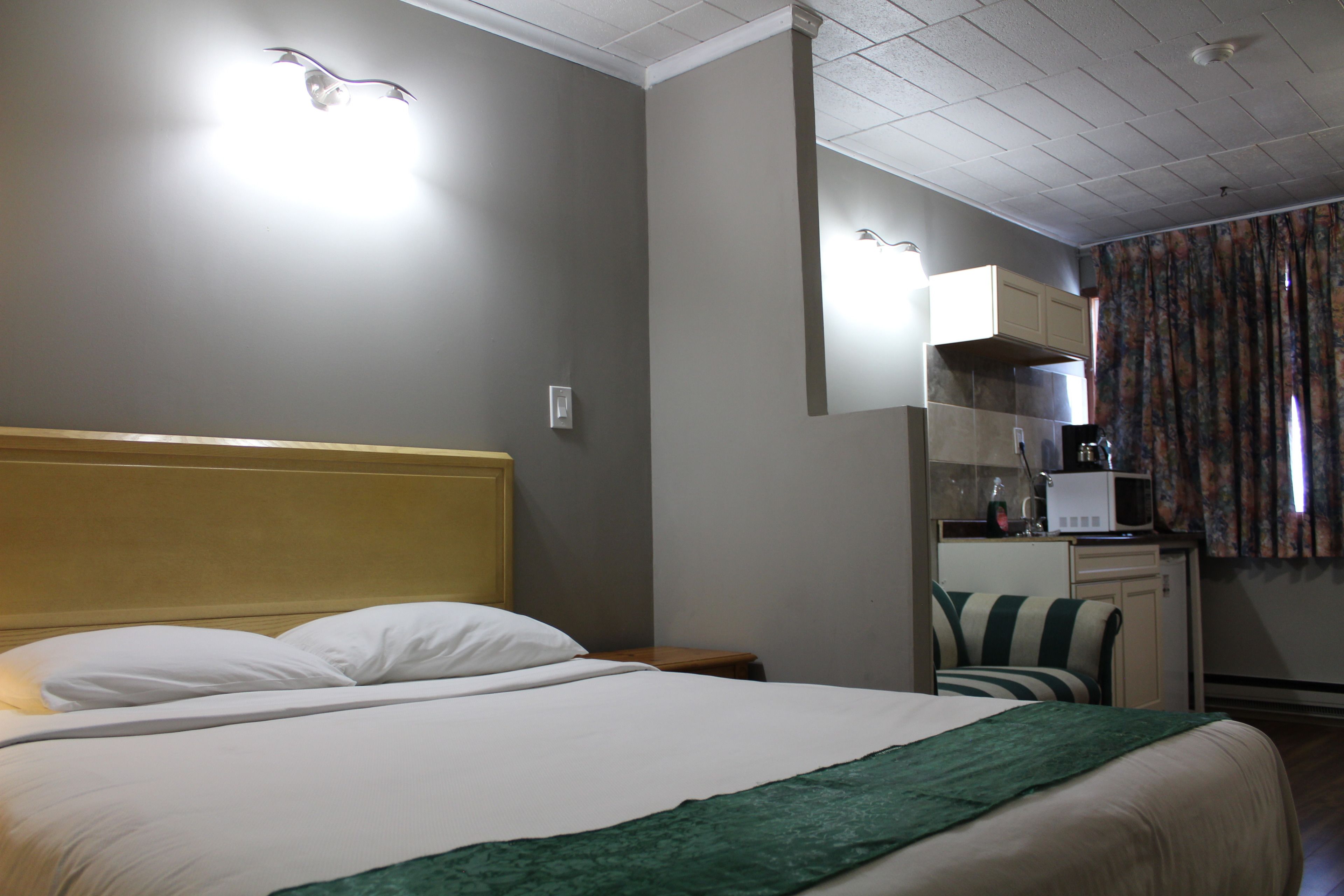 Minibar, individually decorated, individually furnished, desk