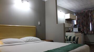 Minibar, individually decorated, individually furnished, desk