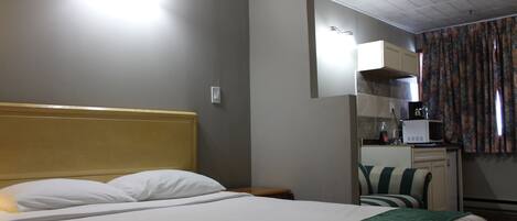 Minibar, individually decorated, individually furnished, desk