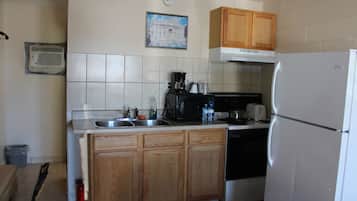 Standard Room, 1 Queen Bed | Private kitchen | Fridge, microwave, coffee/tea maker
