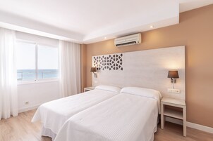 Superior appartement, 1 slaapkamer, terras, uitzicht op zee | Een bureau, gratis wifi, beddengoed