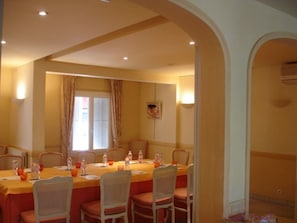 Meeting facility