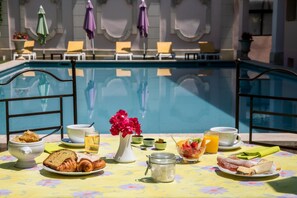 Daily buffet breakfast for a fee